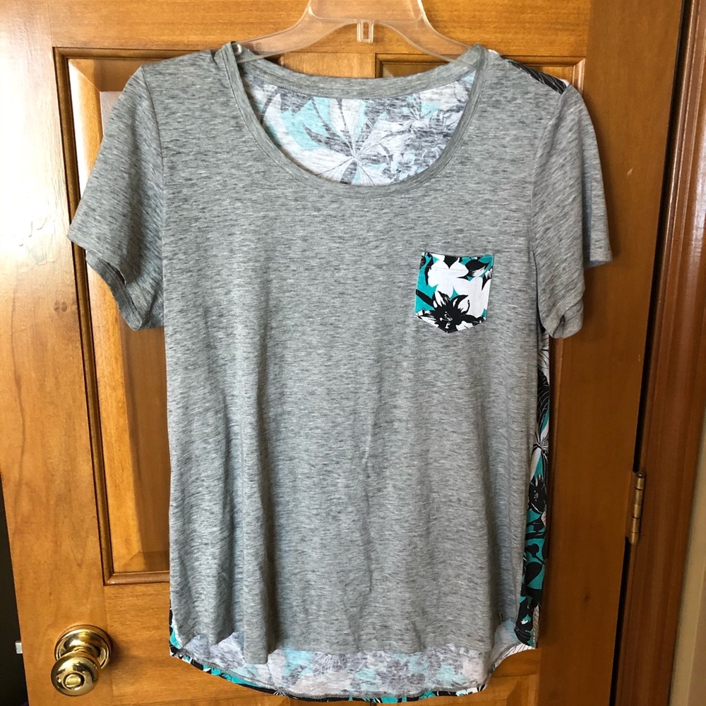*Like New* Hawaiian Floral tee